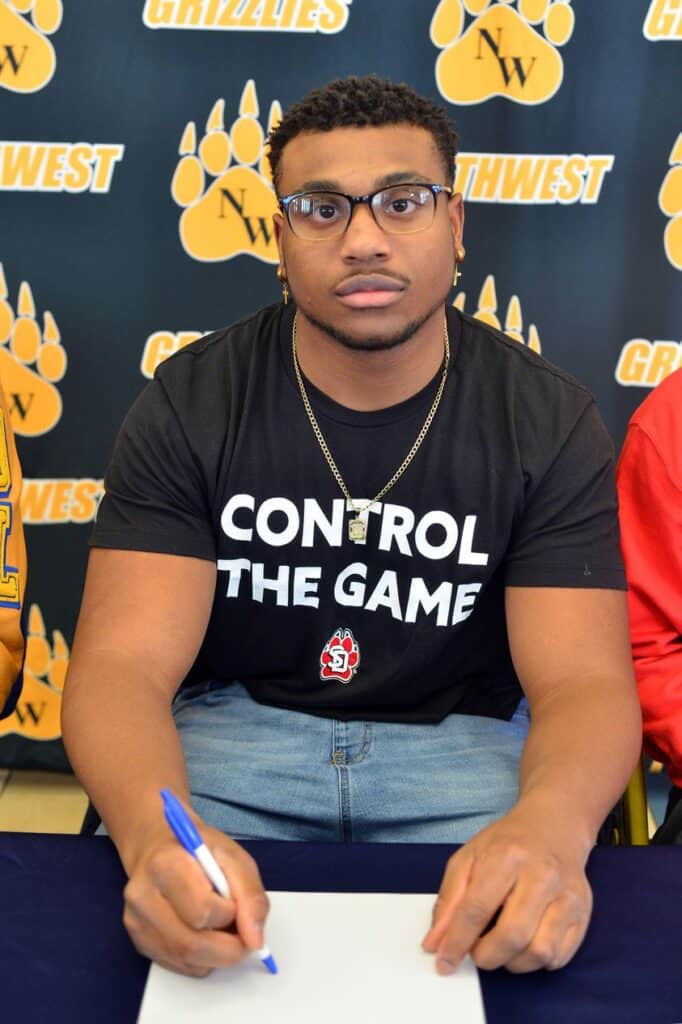 The Northwest Wichita Service Body Shop Dotted Line Tour 259 Sports Zone